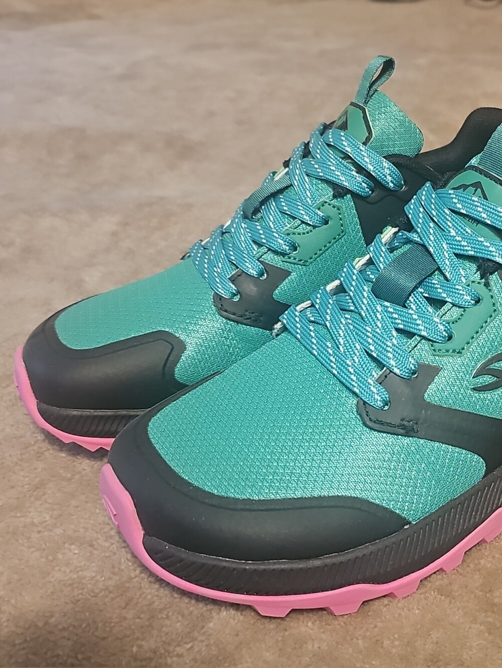 Trail Sneaker